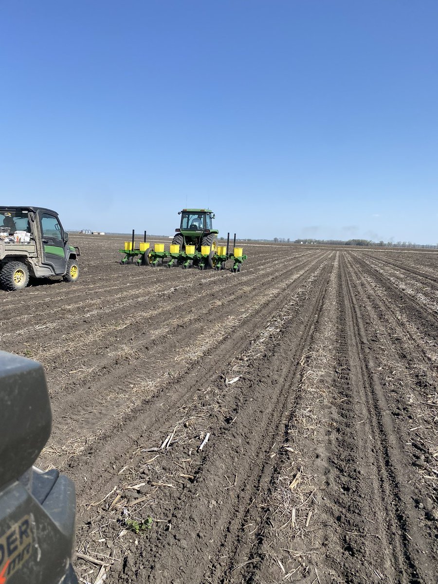 D_Carpenter41's tweet photo. #Plant2023 rolls on! A few more @PioneerSeeds corn PKP plots in this week and soybean planting progress has picked up to a full pace. Soaking it all in. 100% potential. Grower based team effort. #LetsRide #SeeTheLeaders https://t.co/AyuYPmvsd4