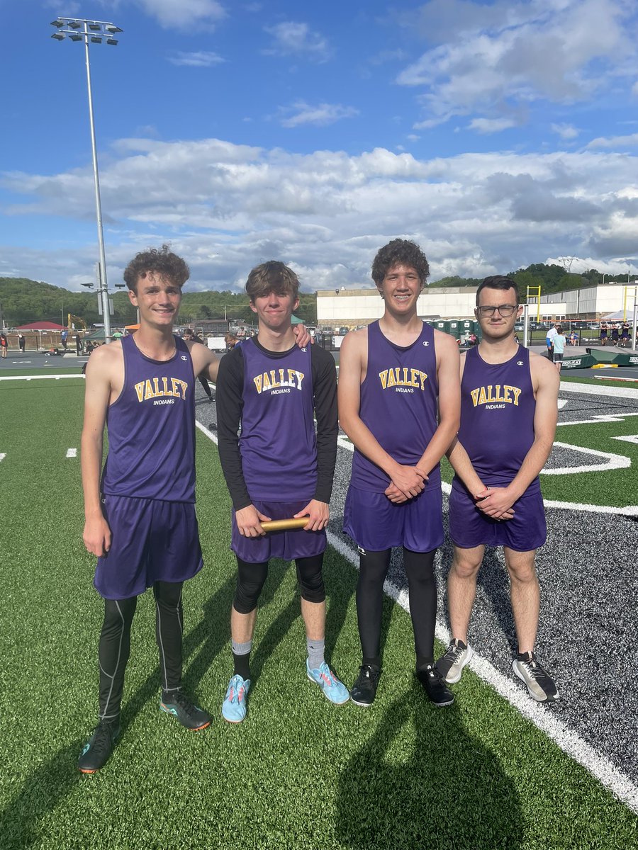 TrackVHS's tweet photo. Good showing tonight, many PRs and high places at Green. Event winners: Justin Moore-shot, boys 4x8, Chase Powell in 800, Brayden Lewis in 1600, Lucie Ashkettle in 300 H, Elizabeth Brown in 400 @AshkettleLucie @JustinMoore62 @ChasePowell43 @JasonFelll32 @fultz_isabella https://t.co/ODeMKUaBA1