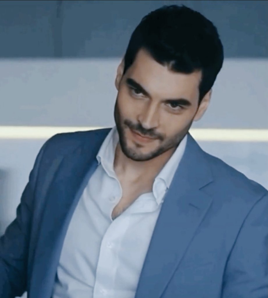 Akın again showed he's a magnificent actor who can cause you all emotions: pain, laughter, crying, joy, fear, compassion, anger and love. I'm happy we're able to see its full story, enjoy Akın's acting and love him even more!!
🥰😎💥🔥❤️🥹😏
#UmRen #Tuzak #BensuSoral #AkınAkınözü