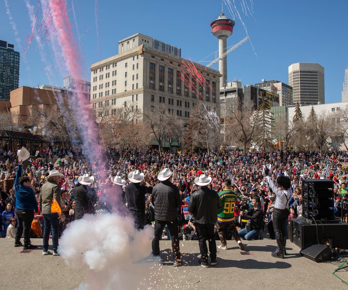 JyotiGondek's tweet photo. Kicked off @calgaryexpo Parade of Wonders this morning with some amazing Calgarians &amp; visitors. Our city is an incredibly creative place! Props to @lustredust &amp; @thecostumeshopp for cosplay assistance.

📷: Chi Tang &amp; David Kotsibie https://t.co/6K5NIRjBfI