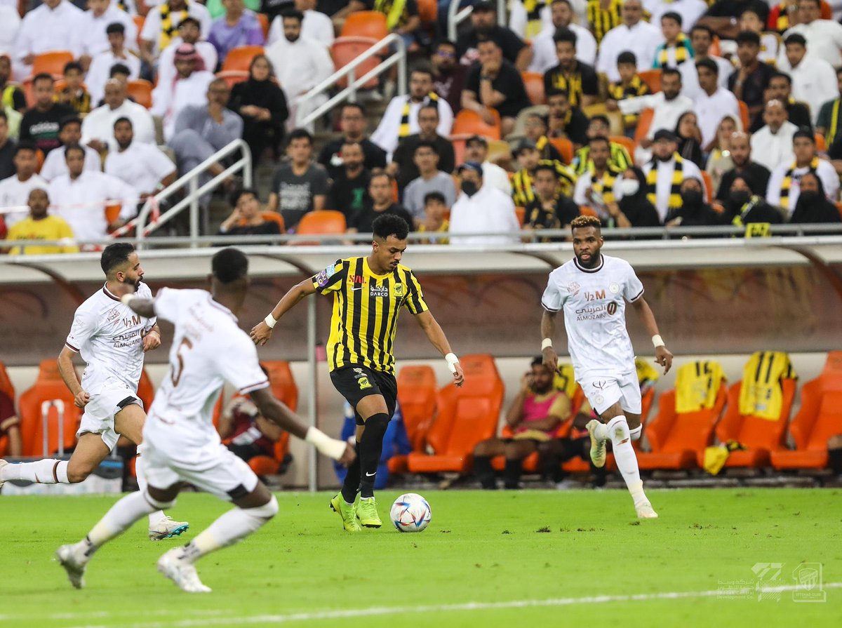 Eng_hc's tweet photo. احمد بامسعود لاعب منضبط اداءً وسلوكاً 

مبارياته الاخيرة يؤدي بثبات
قدم ماعليه امس واقنع امام الهلال 👏🏻👏🏻 https://t.co/7AdslM9wZZ