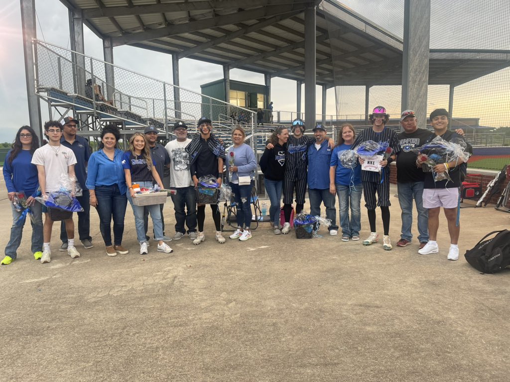 MumfordBaseball's tweet photo. Thank you Seniors! https://t.co/fyhNTfFdDR