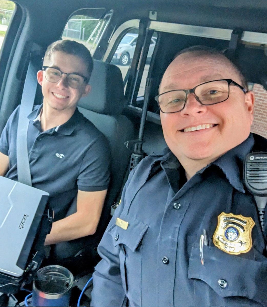 SgtChrisWall's tweet photo. My buddy Randy is currently in academy & spending the evening w/me on patrol. I'm impressed w/ the conversations we're having about his future career & his goals over the next year. He's going to be a great asset in this profession.
#training #leadership #HTPD #OnPatrolLive https://t.co/Nt8zWMzqag