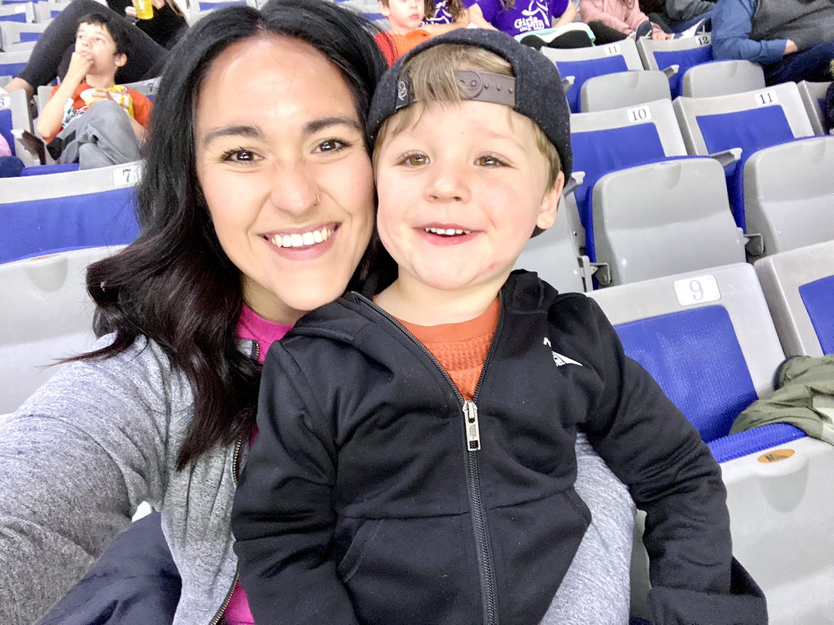 Lena_M0's tweet photo. Watching the Fort Wayne Komets and supporting Girls on the Run of NEI! #letsgokomets https://t.co/jTKCvs0jlU