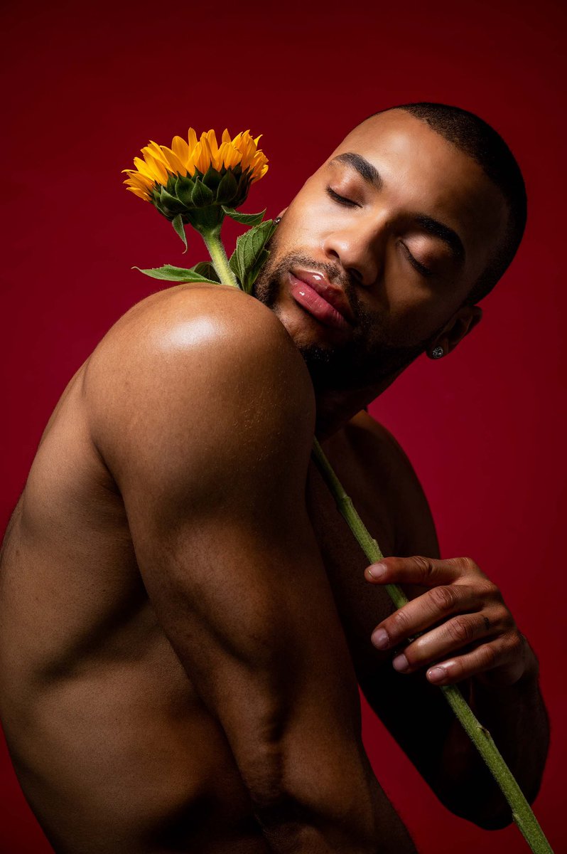 DanielGQ's tweet photo. A FLOWER CANNOT BLOSSOM WITHOUT SUNSHINE, AND A MAN CANNOT LIVE
WITHOUT LOVE. 
📸 by : mingyao_studioasggan https://t.co/eIbHXb8ayw