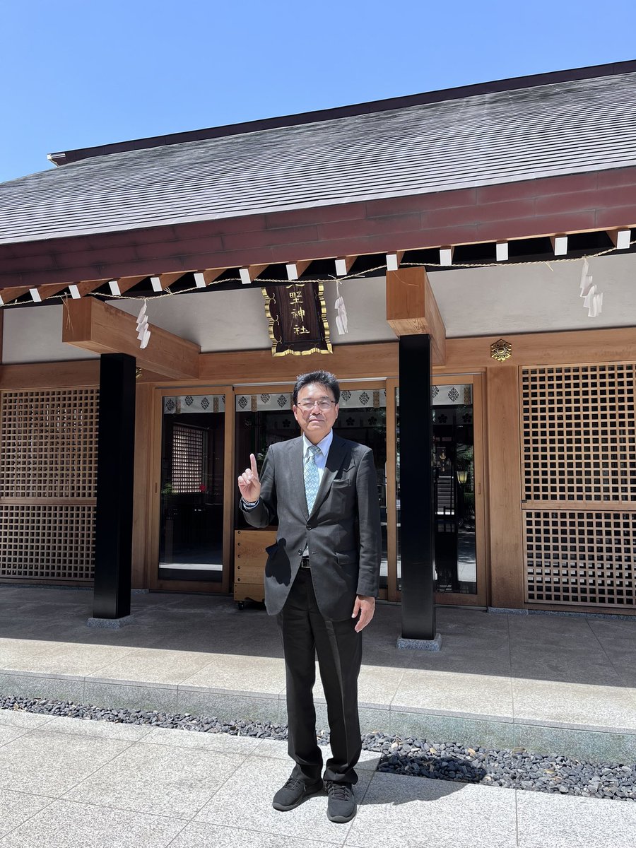 oosawa_1st's tweet photo. 北野神社へ
当選御礼の参拝へ。
ご芳名の掲示板にある
ご支援いただいた方々の
お一人お一人に感謝されていました。
#都民ファーストの会
#大沢ひろゆき https://t.co/cQzc4VpmlG