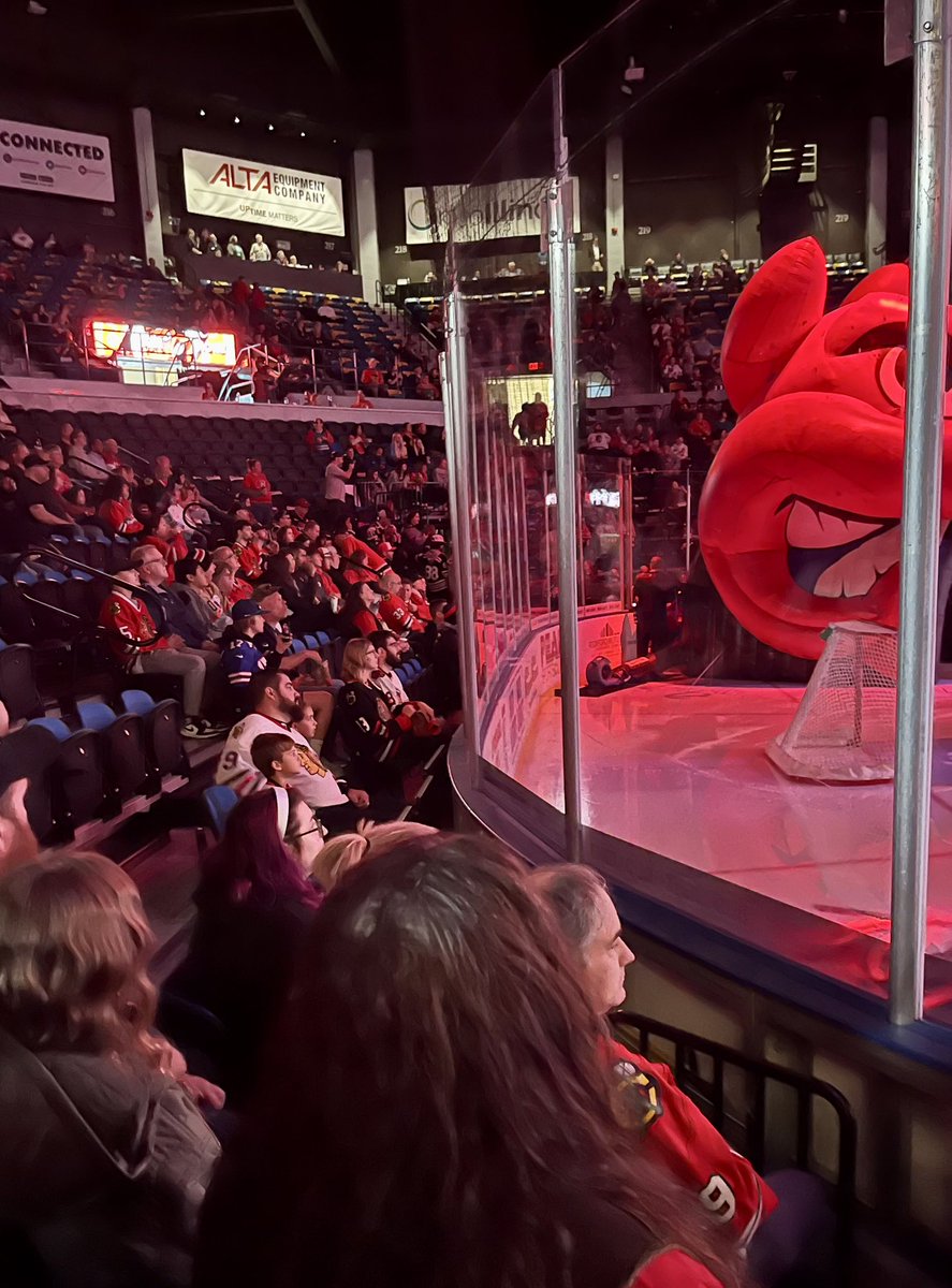 KefferPrincipal's tweet photo. When Principal Friesema has better seats than you do! https://t.co/bhCZbawWVT