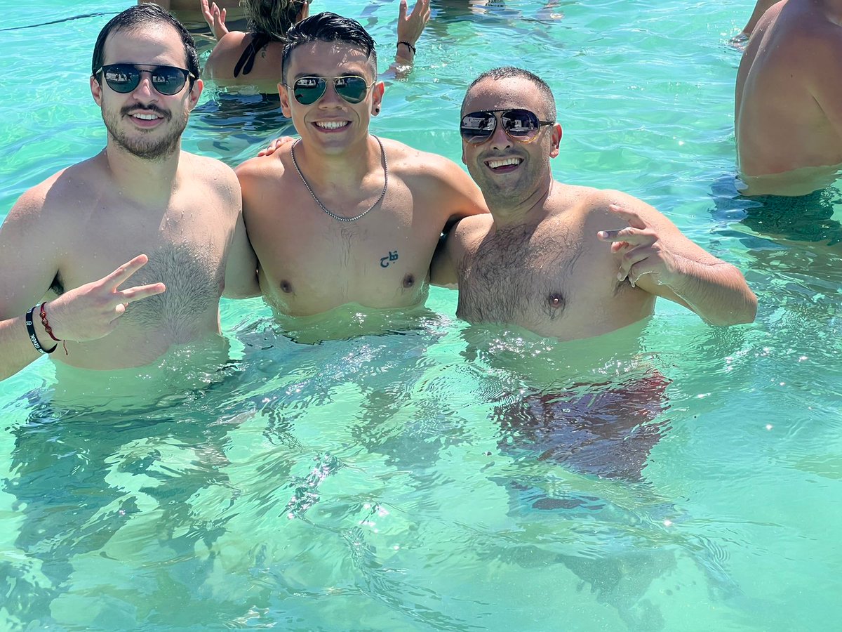 JTTribeNft's tweet image. 🔨 Building with fun 😄🎉! Join the #JTTribe 🌟 as we create amazing experiences together 🤝. Unleash your creativity 🌈 and let&apos;s enjoy life 🏗️🥳! 

#BuildingFun #TeamworkMakesTheDreamwork #jointhetribe #tulum #tulumcryptofest #NFTCommunity #mintingsoon