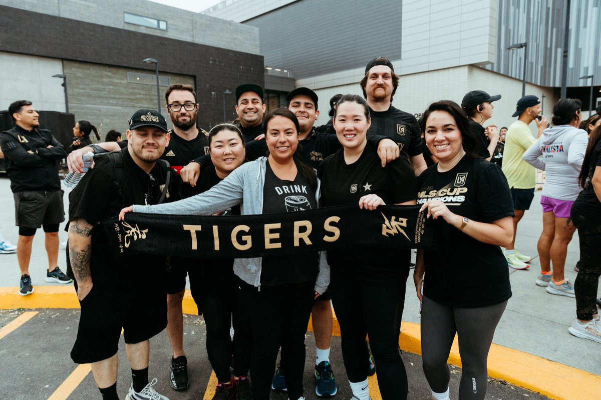 BlackandGoldRC's tweet photo. Thank you to everyone who came out to run with us last night for the LAFC Day 5K community run. We had a great turnout and were able to raise funds for The @KellynAcosta Foundation and @NicksKidsFdn.
📸: @bgl08
#RunForLAFootballClub #LAFC #BGRC
@LAFC3252 @lafc https://t.co/2FwIUuWxS8