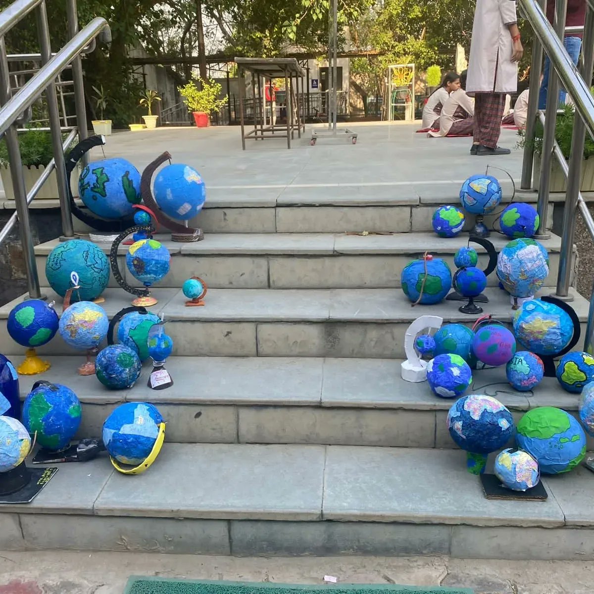 SPeeragarhi's tweet photo. SKV PGV observed the #InternationalMotherEarthDay with a sea of globes on April 22. 

Students expressed their creativity through the beautiful 3-D structures of earth, made using waste paper and other material. 

@Dir_Education
@RenuBha67214440 @SonaliVermaMT @gupta_iitdelhi https://t.co/Tg33SlatjP