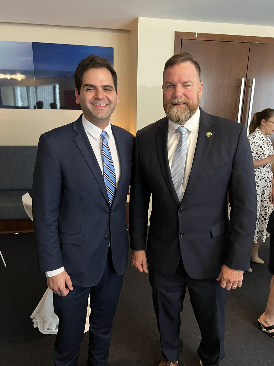 America88's tweet image. Great team effort by @Lee_Health’s advocates this week! Appreciate all of our elected officials and staff for their time! Looking forward to bringing the 2023 Florida Legislative Session in for a landing next week. #WashingtonDC #TallahasseeFL #SWFLStrong