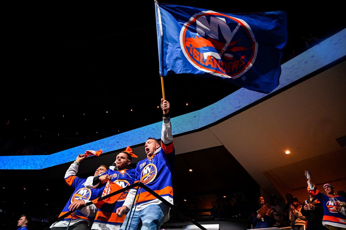 NYIslanders's tweet photo. Tonight's Honorary Flag Captains are Detectives James Tobin, James Diaz, Brian Fechtmann, and Joseph Ramistella! https://t.co/PTvLCCtRDe