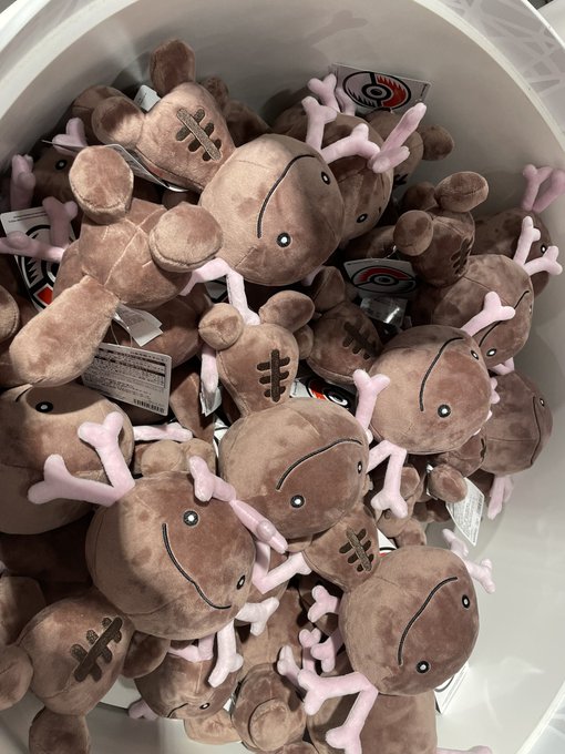 パルウパのぬいぐるみお迎えしにポケセン行ったらまさかの原種ウパーも再販してたんですが!?!?!?(一緒にお迎えした)