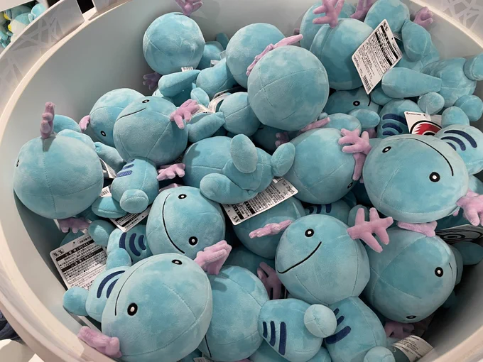 パルウパのぬいぐるみお迎えしにポケセン行ったらまさかの原種ウパーも再販してたんですが!?!?!?(一緒にお迎えした)