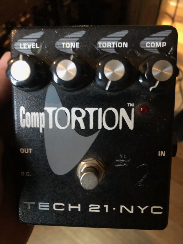 coffincarousel's tweet photo. ⚡️Studio 📸 from this weeks face melting guitar tone session with Julian Renzo blasting 🔊 a @wizardamps MC25 & an @OrangeAmps Dual Dark through a @FriedmanAmps BE4x12 🦾 Extra juice added with a Tech21NYC Comptortion 💣⚜️
#coffincarousel #wizardamps #orangeamps #friedmanamps https://t.co/kJbGFAvo5S
