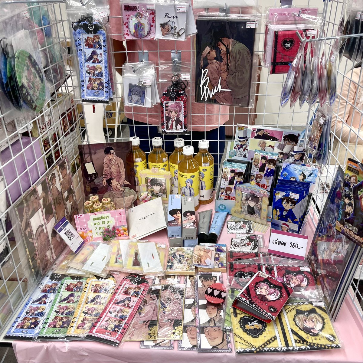 kagayakusaya's tweet photo. วันเสาร์กับวันอาทิตย์มีออกบูธที่ Addict con @MBK ชั้น 4 แวะมาชมกันได้นะคะ ทางออนไลน์ก็ขายน้าสนใจชิ้นไหนทักมาได้คับ💓💓💓
#AddictCon2 #AddictConBackToSchool https://t.co/SZMwtc6Be8