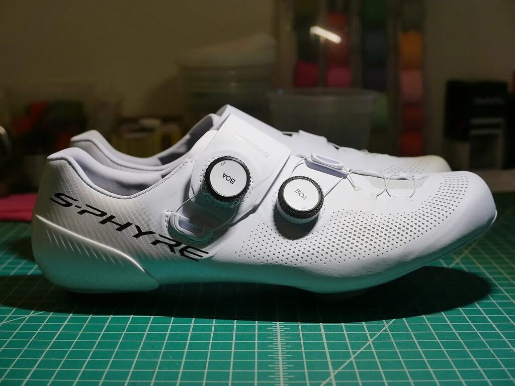 buckyrides1's tweet photo. Very lucky to have a new pair of shoes like these just in time for summer. 

I own an pair of Shimano 320’s from 2013 which are proper hammered but faithful to the sole. They must have at least 60,000miles on them and lots of winter and hard miles. Needl… https://t.co/pU0B89xH2x https://t.co/WCYldoBqol