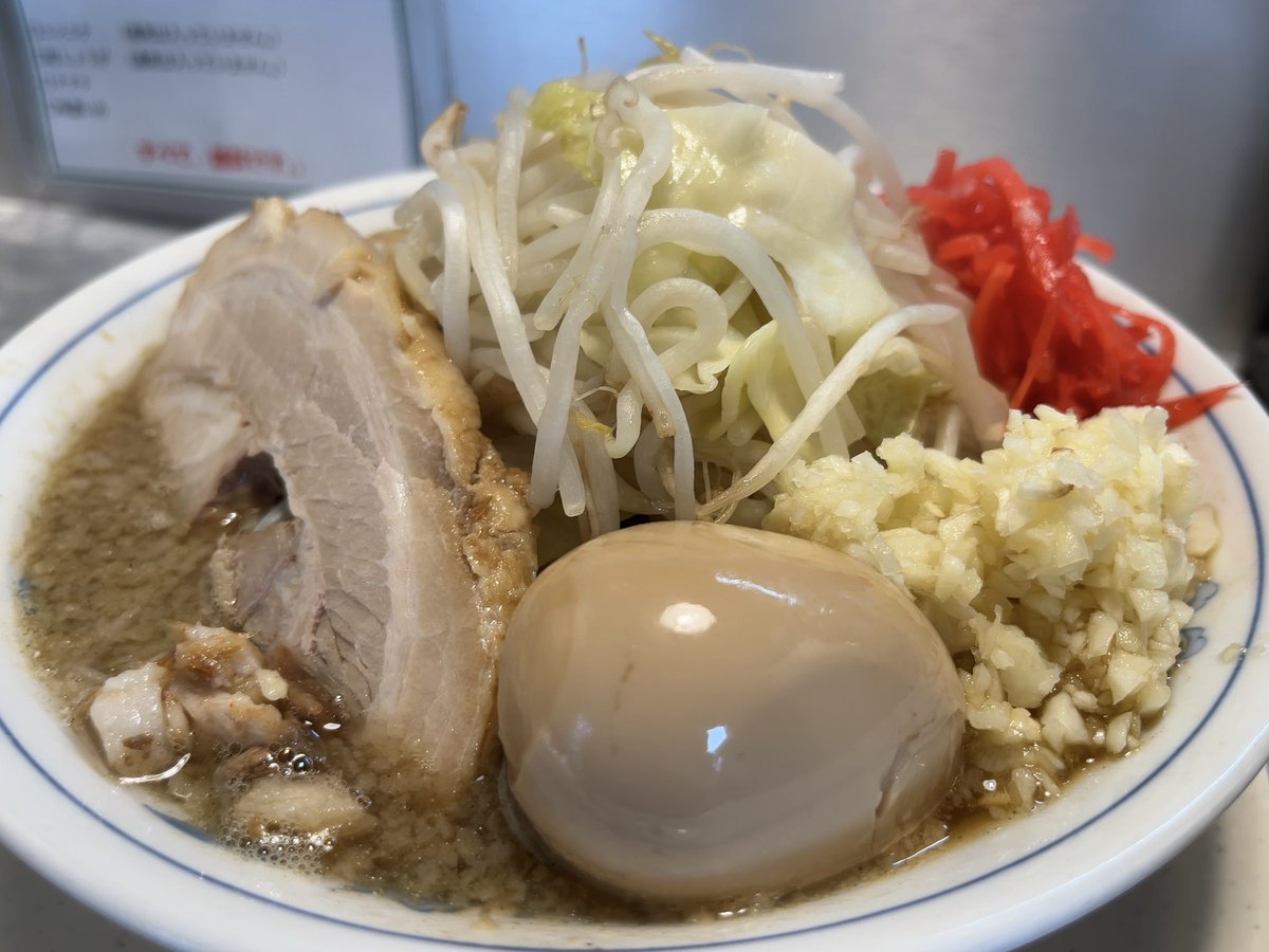Ciel85967006's tweet photo. 🍴煮干しラーメン 🧄アブラ追加
仕事の息抜きで二郎系デビュー🍜
ひよって野菜は普通盛り…
オーダーする時 緊張するね🤣
クセになるの分かる…確かに美味い🤤
🕊順番待ちしててほっこり

#外食記録
#お腹ペコリン部 https://t.co/h9mtpUJPYc