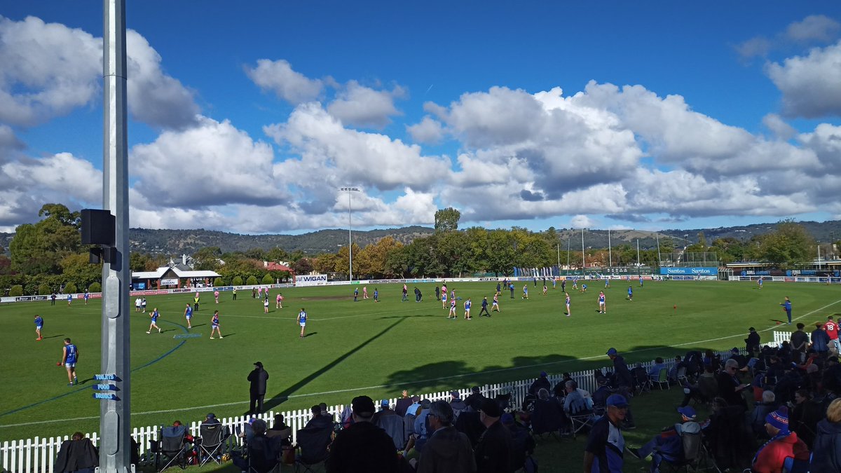 Nice day for a bit of kicking and catching with @SturtFC

@Ceeentrals will be no pushover today methinks. 

COYDB