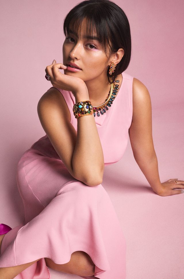 Liza Soberano is named one of the Brightest New Stars in Hollywood this year by TOWN&COUNTRY (townandcountrymag.com/style/jewelry-…)