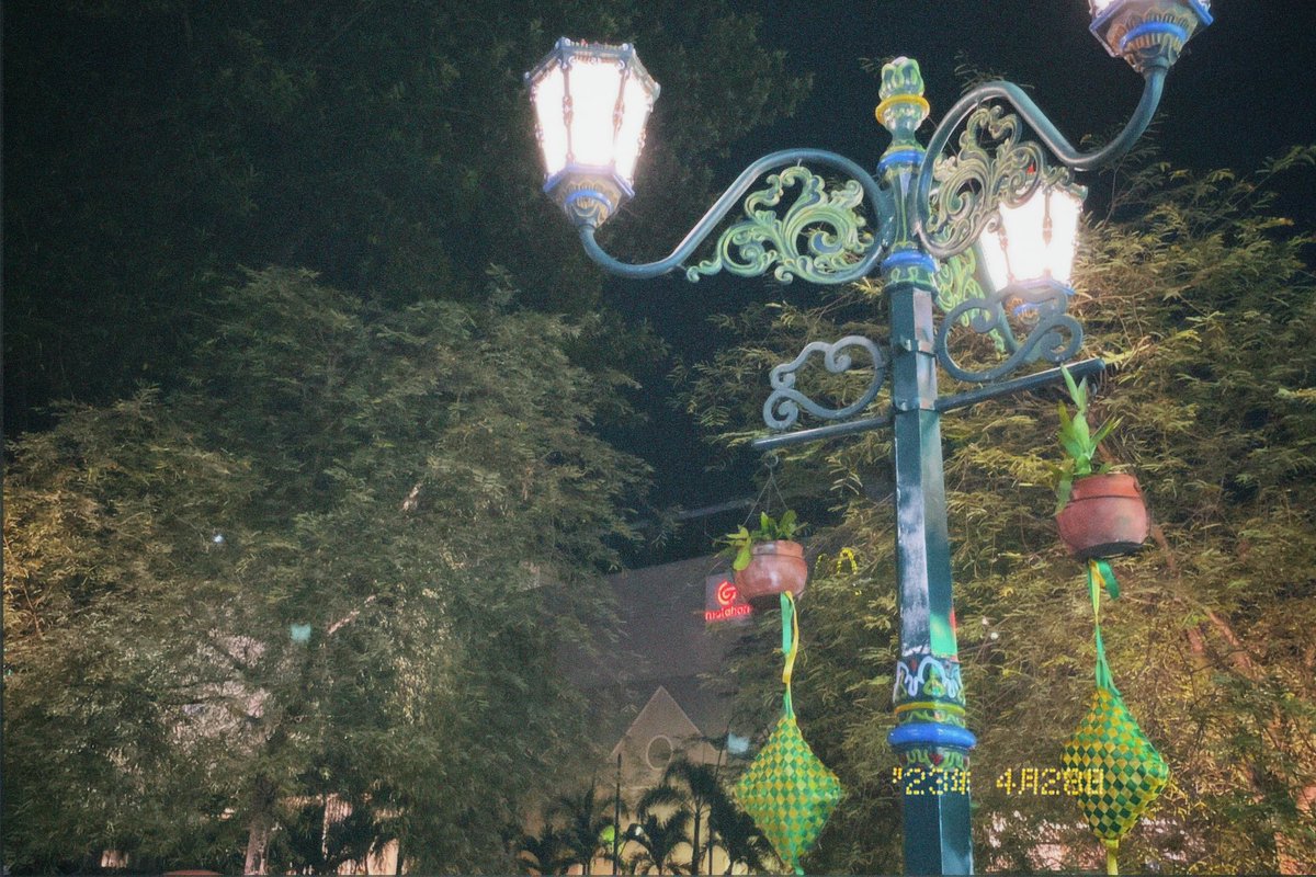 malioboro di bulan april
— a youngshin x bora duty after school au.