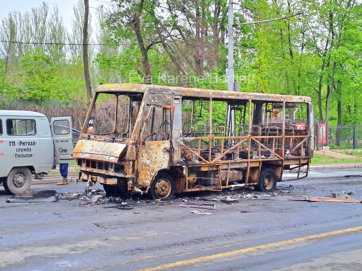 EvaKBartlett's tweet photo. Another tragic day for the people of the Donbass. More Ukrainian war crimes, slaughtering 9 civilians in Donetsk yesterday, including 1 child, and injuring at least 16 more when Ukraine rained munitions down on residential areas of the city, once again. https://t.co/hQanExMWul