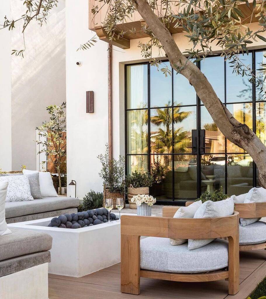 BrandonArchitec's tweet image. Weekend set-up is officially made 🙌🏽 #brandonarchitects

___________________________
Interior: @lindyegalloway 
Builder: @gontermanconstruction 
Landscape Design: @gardenstudiodesign instagr.am/p/Crm08HvuK9v/