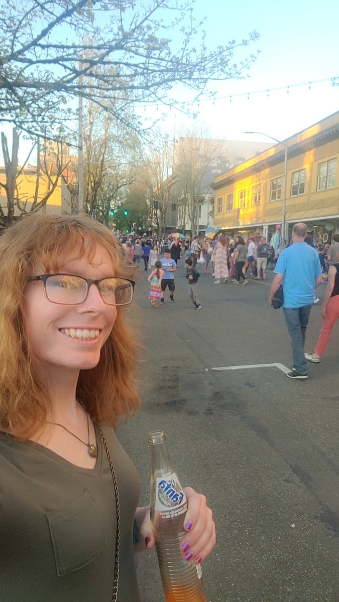 ambernitdown's tweet photo. The #olympia #artwalk was such a blast! I didn't know what all to expect but I had a great time, ran into some friends, and made new friends, too! https://t.co/5UCCEVtVAq