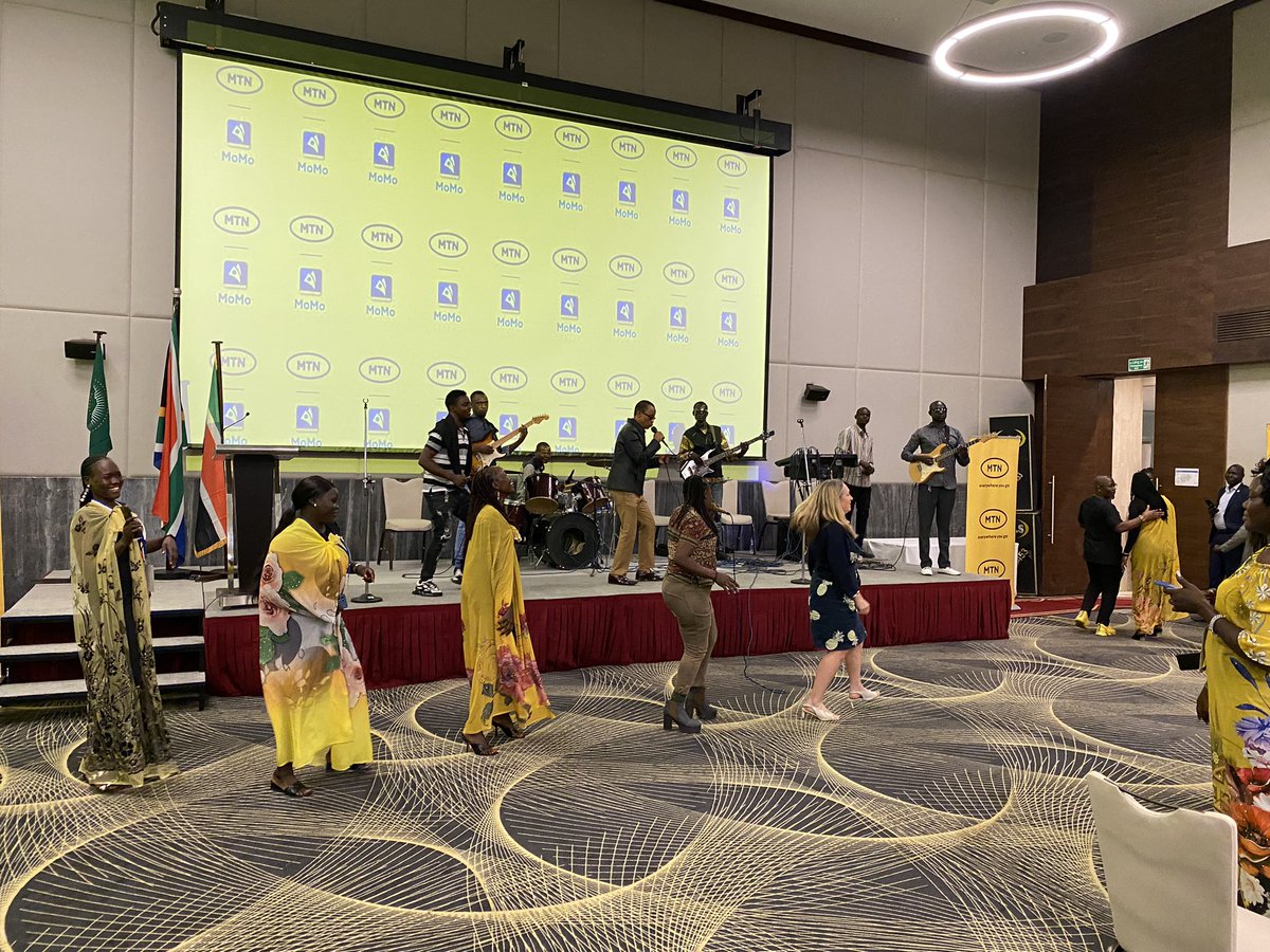 JohnAkec's tweet photo. SOUTH AFRICA’S FREEDOM DAY
It was perfect and inspiring Friday evening to end a stressful week joining the throngs at Radison Blu to celebrate South Africa Freedom day. Normally falls on 27th April. https://t.co/hhLHEYcjmE