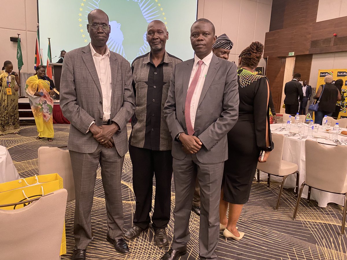 JohnAkec's tweet photo. SOUTH AFRICA’S FREEDOM DAY
It was perfect and inspiring Friday evening to end a stressful week joining the throngs at Radison Blu to celebrate South Africa Freedom day. Normally falls on 27th April. https://t.co/hhLHEYcjmE