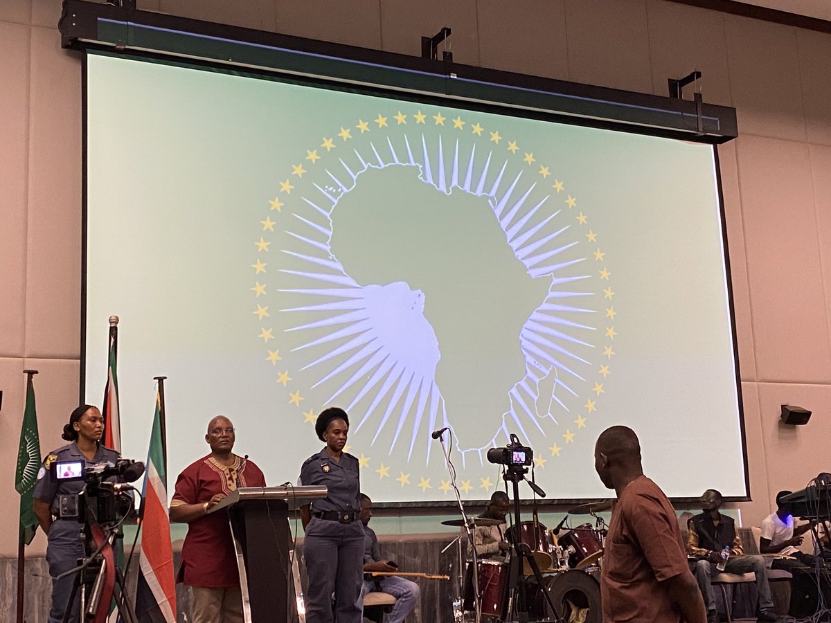 JohnAkec's tweet photo. SOUTH AFRICA’S FREEDOM DAY
It was perfect and inspiring Friday evening to end a stressful week joining the throngs at Radison Blu to celebrate South Africa Freedom day. Normally falls on 27th April. https://t.co/hhLHEYcjmE