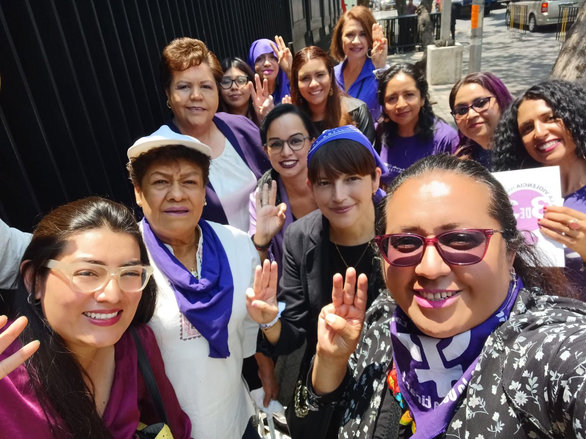 ONMPRD's tweet image. Nuestros reconocimientos a compañeras por su resistencia y lucha en favor de los derechos de las mujeres. La #3de3VsViolencia es #Ley #NingunAgresorEnElPoder