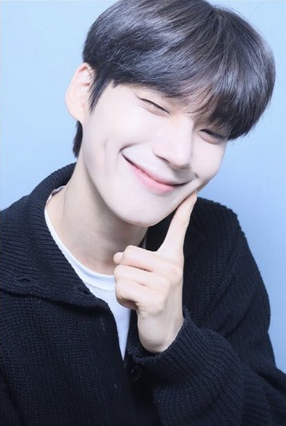 진짜 너무너무너무너무너무 사랑스러워서
사진 한장씩 다뜯어보고 
변기보다 더럽다는 핸드폰액정에 뽀뽀갈기고싶어져