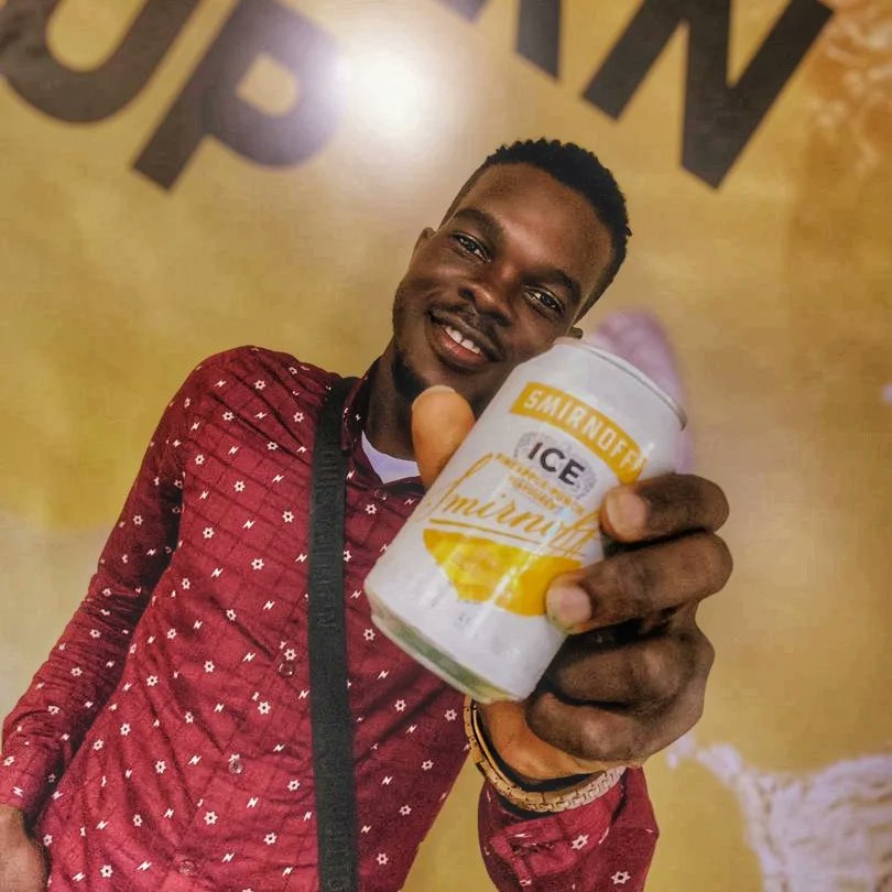 Foodlum__'s tweet photo. Chill out with the crisp, refreshing taste of Smirnoff ice pineapple punch π- the perfect way to elevate any occasion. #smirnoffice #Refreshinglycool #ElevateYourExperience https://t.co/Ym5Su2uUqH