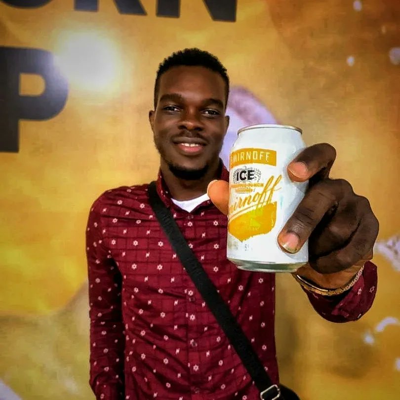 Foodlum__'s tweet photo. Chill out with the crisp, refreshing taste of Smirnoff ice pineapple punch π- the perfect way to elevate any occasion. #smirnoffice #Refreshinglycool #ElevateYourExperience https://t.co/Ym5Su2uUqH