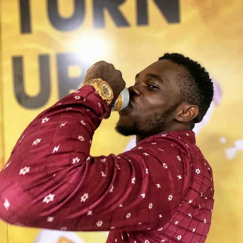 Foodlum__'s tweet photo. Chill out with the crisp, refreshing taste of Smirnoff ice pineapple punch π- the perfect way to elevate any occasion. #smirnoffice #Refreshinglycool #ElevateYourExperience https://t.co/Ym5Su2uUqH
