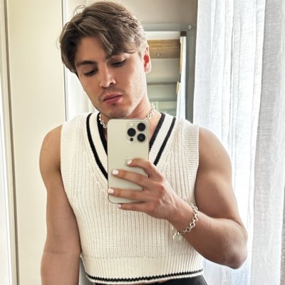 estebancava16's tweet photo. #NuevaFotoDePerfil https://t.co/ilAaGH0PLd
