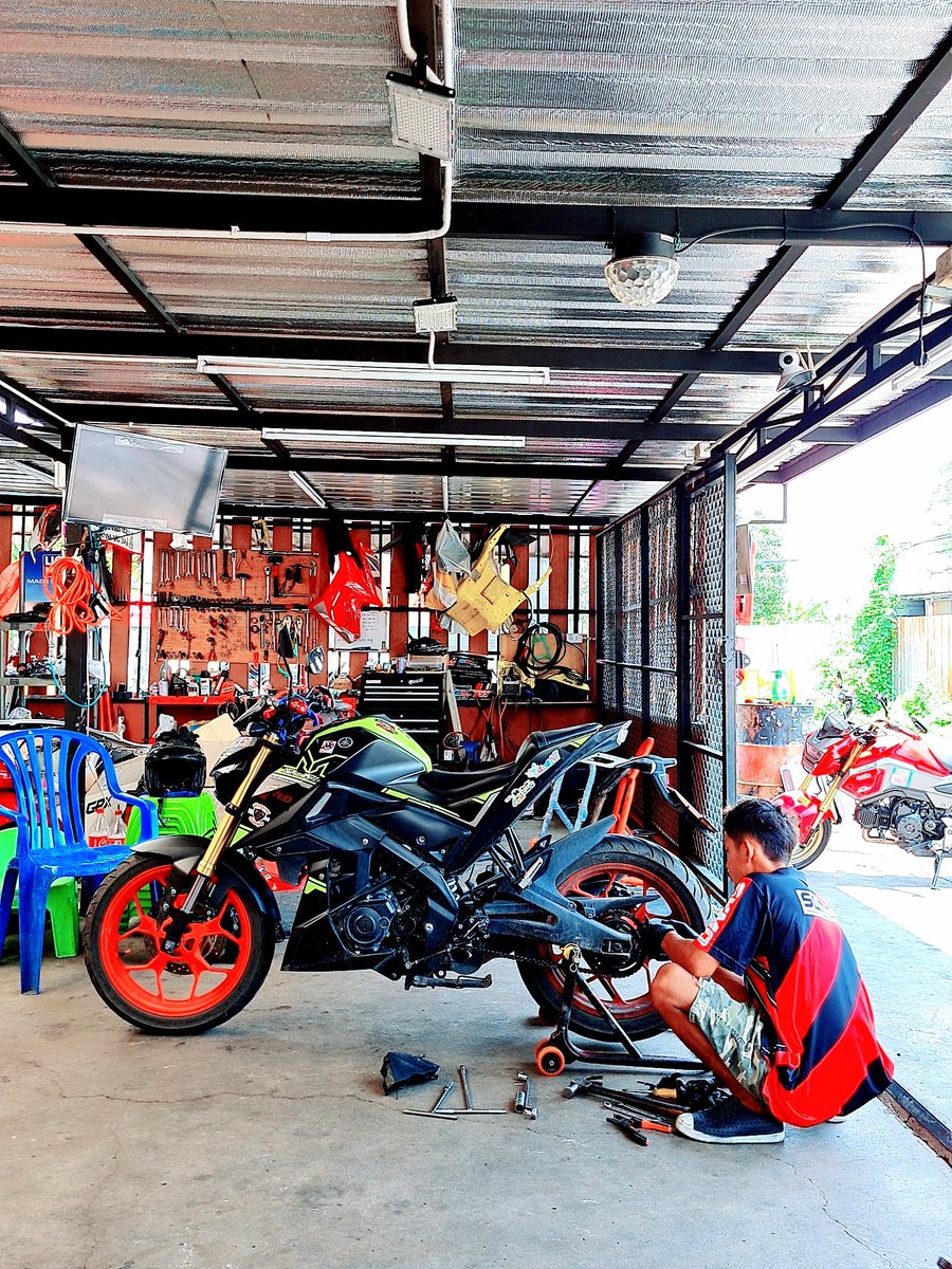 AngieVTBiker's tweet photo. ก่อนออกเดินทางไปอยุธยา แวะเอาลูกสาวมาเช็คสภาพก่อน เสียงบั้นท้ายนางไม่สู้ดีเท่าใด ต้องให้หนุ่มๆดูแล 😁😅

#abbikepart #mslaz #สาวไบเกอร์ 
#AngieVTBiker🏍🏳️‍🌈💖 https://t.co/C0LKD2atKs