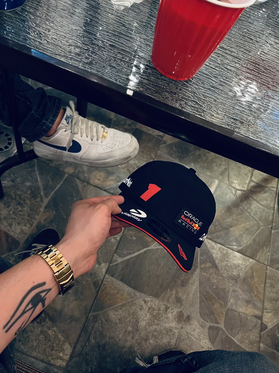 Mi nueva gorra del #1, team Verstappen baby!!! Puro MV1 y SP11 ALVC #RedBull 😌