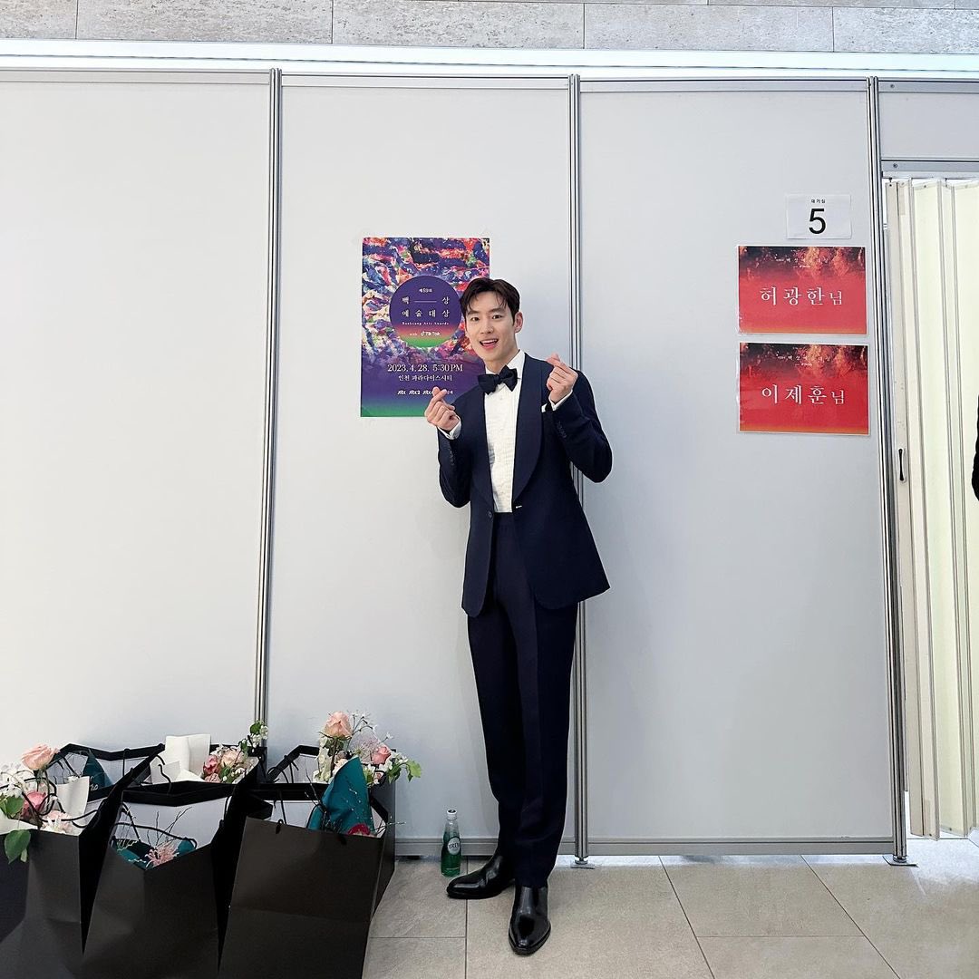 leejehoonph_'s tweet photo. 230429 leejehoon_official instagram update 📸

🔗: https://t.co/mFBVqxuygC https://t.co/L0tfrSs3Zi