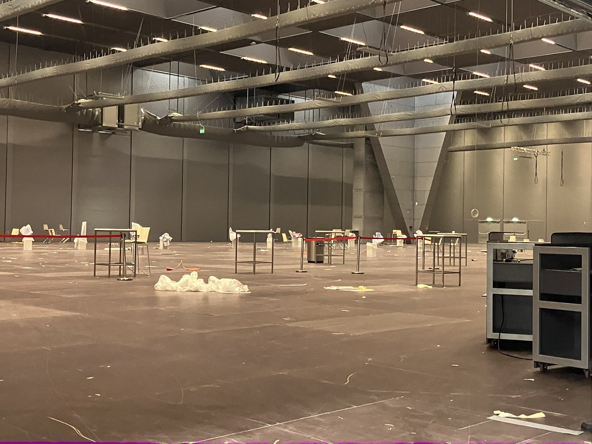 Back at the #EGU23 conference centre early on Saturday morning! The clean up has begun! Was a great, but very tiring, conference! Not sure about those tokens though… 🔴🔴🔴