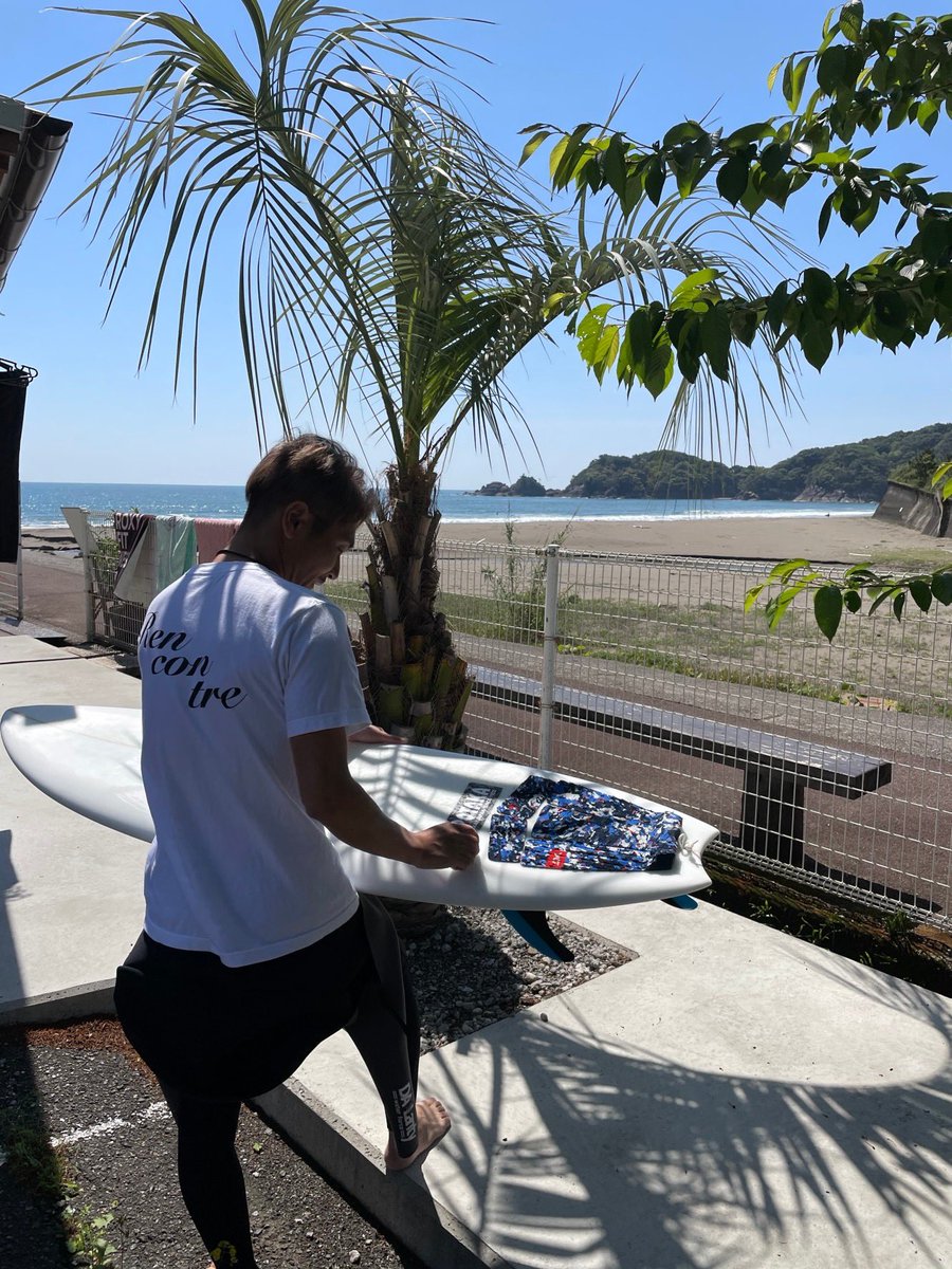 yuuki1173surf's tweet photo. Rencontre(ランコントル)
オリジナルロンT🔥&amp; Tシャツ🔥
是非、一枚いかかですか🔥
#Rencontre
#ランコントル
#Rencontrebag
#ランコントルバッグ
#Rencontreap
#ランコントルアパレル
#プロサーファー
#prosurfer
#四国 #生見 #海部
#サーフィン
#surfing https://t.co/c5qbEEPQlu