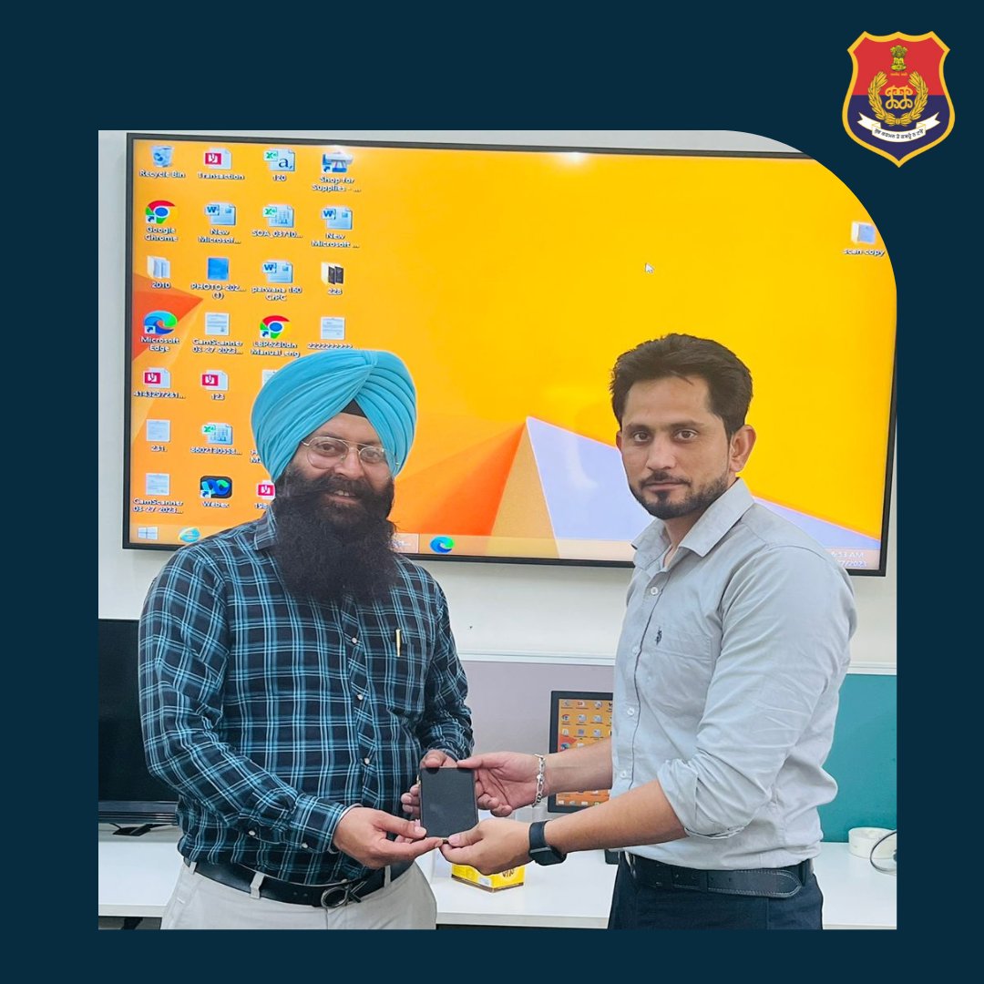 JalandharRange's tweet photo. Cyber Crime Cell Jalandhar Range, successfully traced lost mobile phones and return to their rightful owners. #PPAlwaysAtYourService #LetsBringTheChange
ਸਾਈਬਰ ਕਰਾਇਮ ਸੈੱਲ ਜਲੰਧਰ ਰੇਂਜ, ਵੱਲੋ ਗੁੰਮ ਹੋਏ ਮੋਬਾਇਲ ਫੋਨਾਂ ਨੂੰ ਟ੍ਰੇਸ ਕਰਕੇ ਉਹਨਾਂ ਦੇ ਅਸਲ ਮਾਲਕਾ ਦੇ ਹਵਾਲੇ ਕੀਤੇ ਗਏ। https://t.co/czxHfDYibp