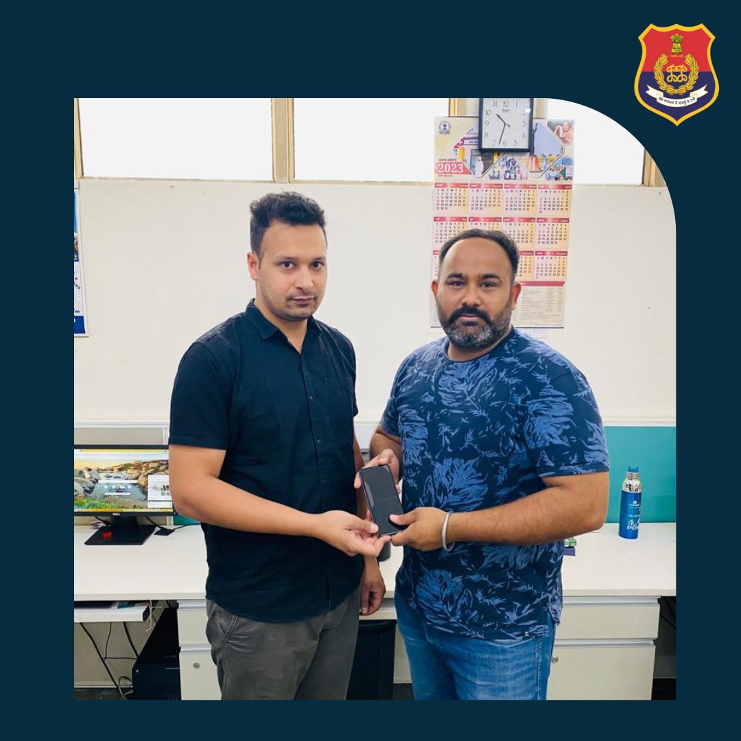 JalandharRange's tweet photo. Cyber Crime Cell Jalandhar Range, successfully traced lost mobile phones and return to their rightful owners. #PPAlwaysAtYourService #LetsBringTheChange
ਸਾਈਬਰ ਕਰਾਇਮ ਸੈੱਲ ਜਲੰਧਰ ਰੇਂਜ, ਵੱਲੋ ਗੁੰਮ ਹੋਏ ਮੋਬਾਇਲ ਫੋਨਾਂ ਨੂੰ ਟ੍ਰੇਸ ਕਰਕੇ ਉਹਨਾਂ ਦੇ ਅਸਲ ਮਾਲਕਾ ਦੇ ਹਵਾਲੇ ਕੀਤੇ ਗਏ। https://t.co/czxHfDYibp