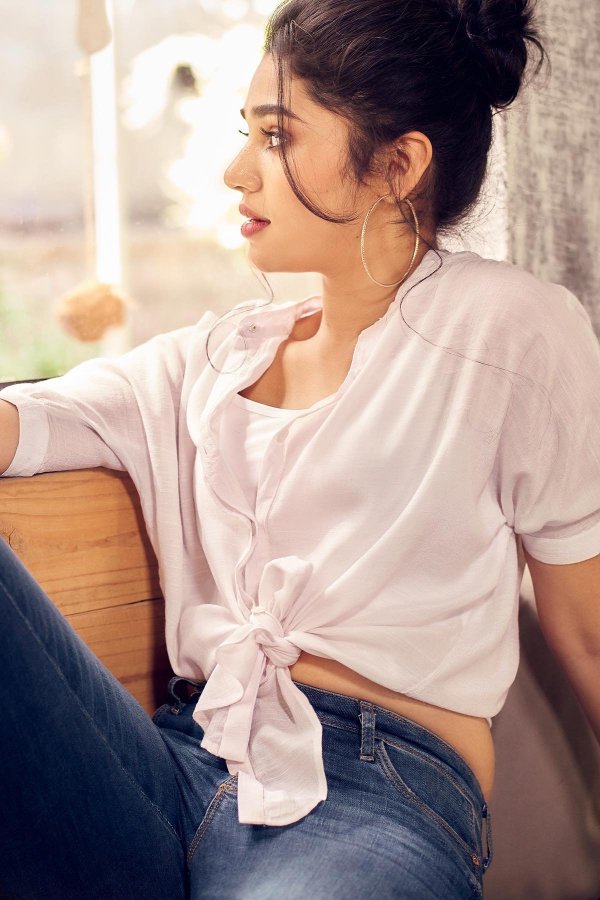 Fu295bEaAAA-1oY?format=jpg&name=900x900