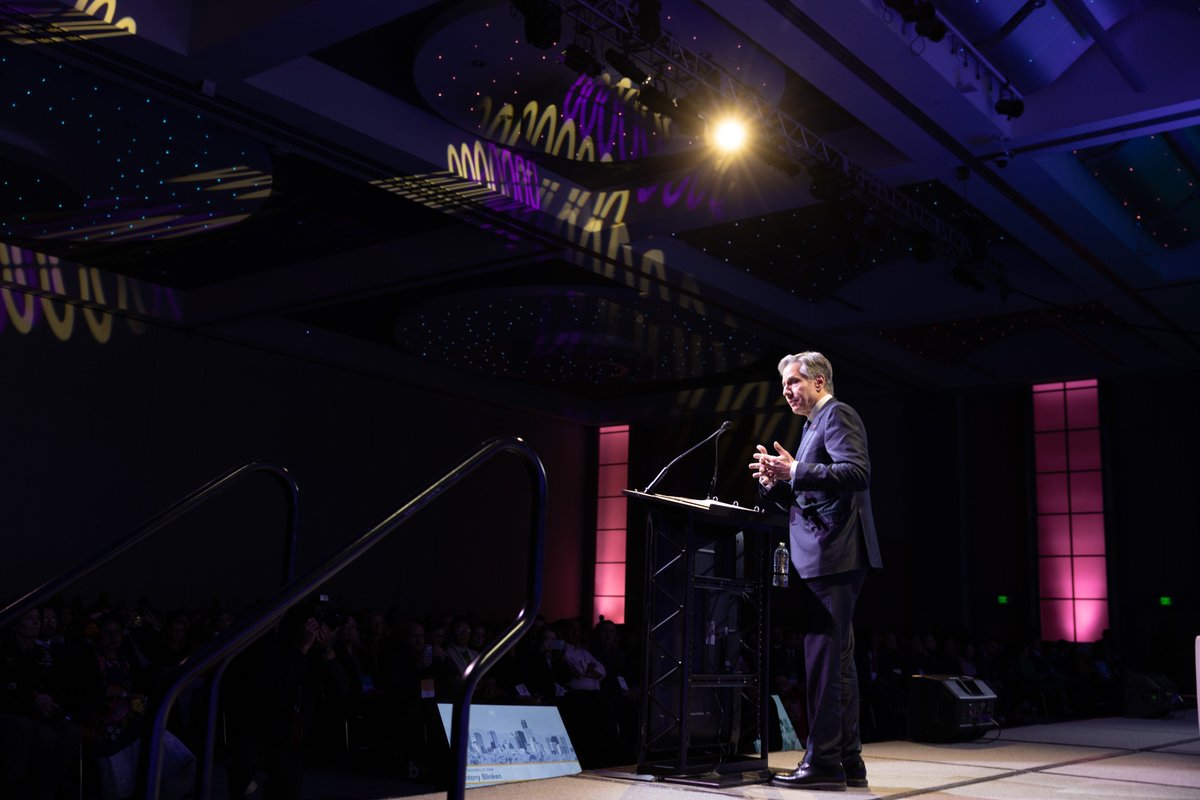 SecBlinken's tweet photo. At the #CitiesSummit of the Americas I underscored: the U.S. is deeply committed to collaborating across borders with local and national governments, civil society, and the private sector to support local solutions to global challenges. My closing keynote: https://t.co/7pWpvauRVi https://t.co/1k6FYczKxj