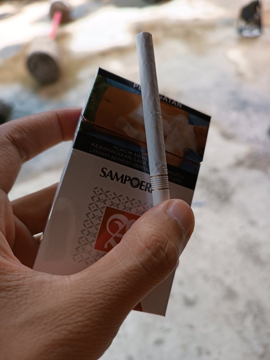 rubenwisanggen1's tweet image. Makin mahal ga makin padet mlh makin kopong isinya... Pdhl sblm unboxing uda diketok2 biar padet eh ttp ampasss #sampoernamild #amild16 #cuanforlife @psfoundation