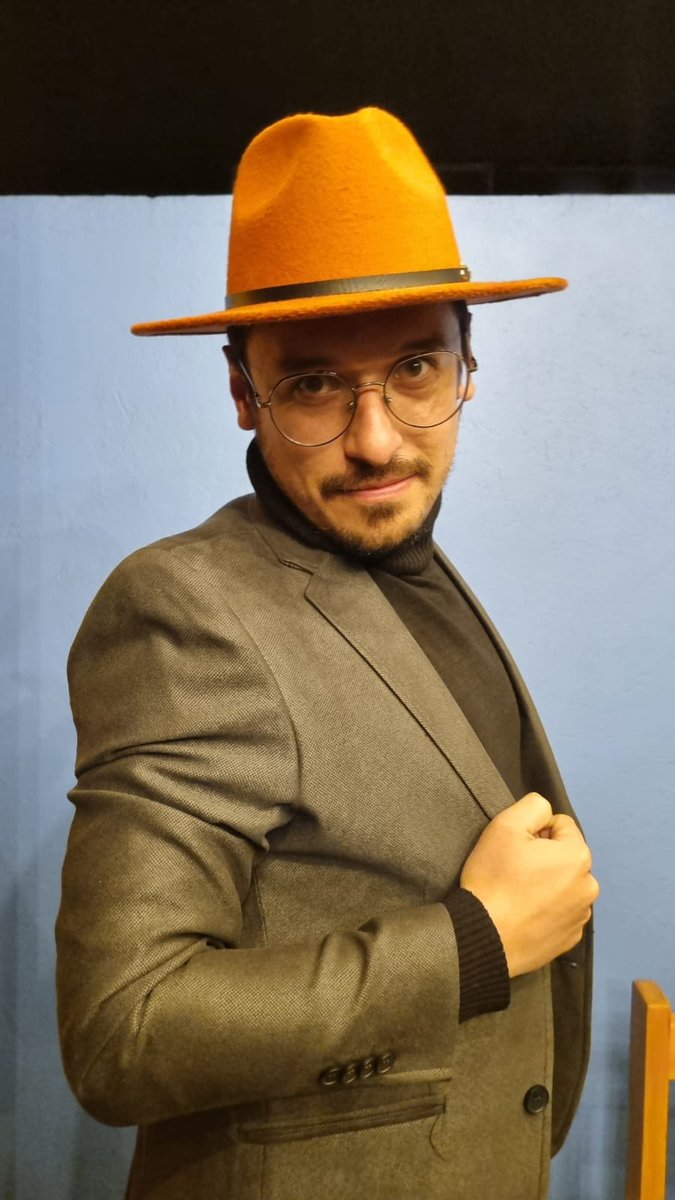 HernandezJhonny's tweet photo. Hat day at office https://t.co/OIggxVp1nA