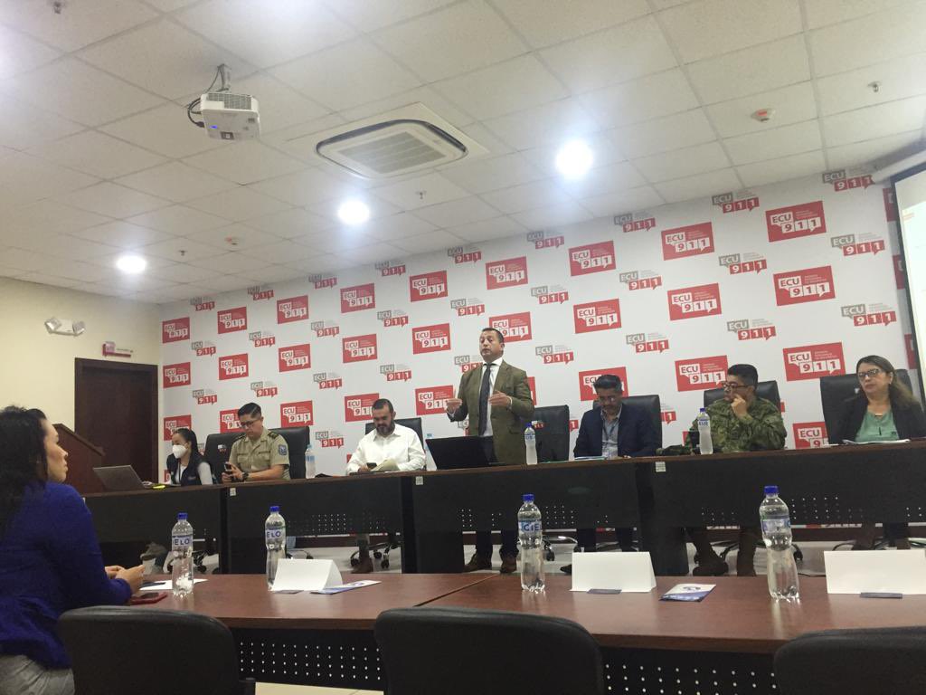 PepeJara21's tweet photo. Seguimos con nuestro recorrido territorial,esta mañana visitamos la Provincia de Morona Santiago, mantuve una reunión de trabajo con el gobernador @EdwinErazoC @PoliciaEcuador @FFAAECUADOR @BanEcuadorBP @SPPAT_Ec @InfanciaEc los alcaldes electos para articular por la ciudadanía. https://t.co/13WzRjD6bC