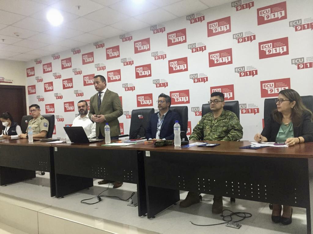 PepeJara21's tweet photo. Seguimos con nuestro recorrido territorial,esta mañana visitamos la Provincia de Morona Santiago, mantuve una reunión de trabajo con el gobernador @EdwinErazoC @PoliciaEcuador @FFAAECUADOR @BanEcuadorBP @SPPAT_Ec @InfanciaEc los alcaldes electos para articular por la ciudadanía. https://t.co/13WzRjD6bC